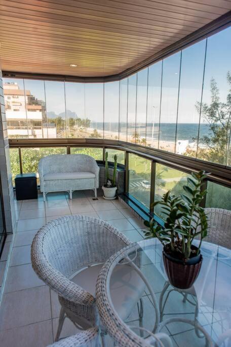 Apartamento Frente Ao Mar Com Piscina - Posto 9 Recreio Rio de Janeiro